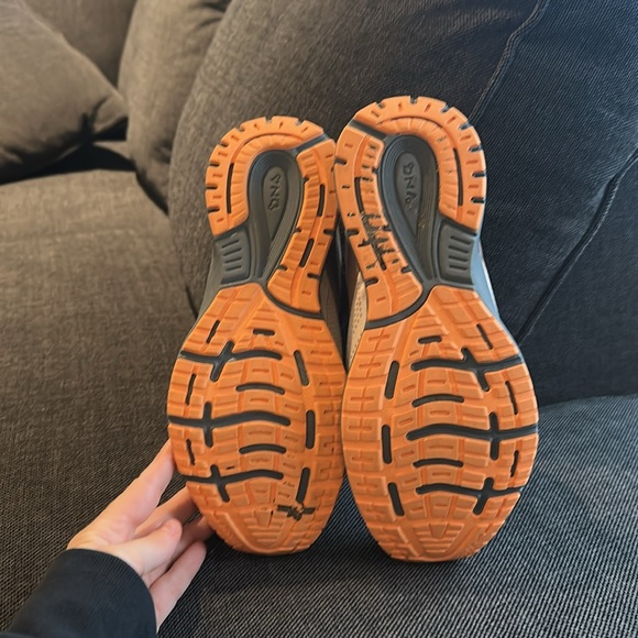 Gray and Orange brooks anthem - Picture 3 of 5